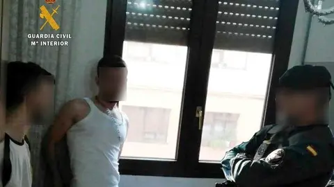 Detenci&oacute;n de los tres j&oacute;venes albaneses