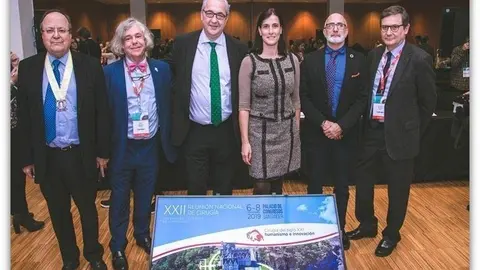 Miembros de la AEC y autoridades de Cantabria en la inauguraci&oacute;n de la XXII Reuni&oacute;n Nacional de Cirug&iacute;a en Santander