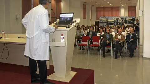 Sesi&oacute;n general de presentaci&oacute;n de la unidad de terapia celular de Valdecilla