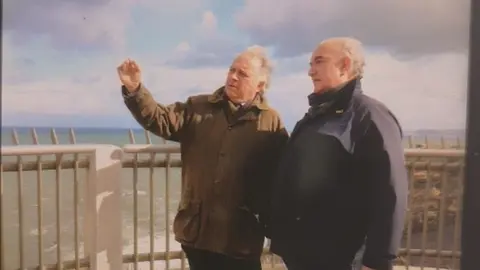 Los candidatos de Vox al Congreso, Emilioo del Valle, y al Senado, Jos&eacute; Luis Temes