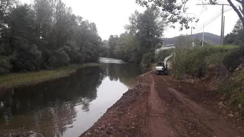 R&iacute;o Pas a su paso por Vio&ntilde;o. Limpieza de m&aacute;rgenes y cauces