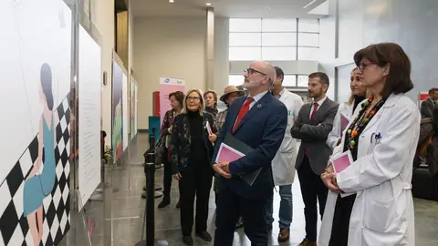 Inauguraci&oacute;n de la la exposici&oacute;n sobre c&aacute;ncer de mama metast&aacute;sico 'Una palabra. Una mujer. Una vida' en Valdecilla