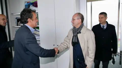 Francisco Mart&iacute;n con representantes de la empresa