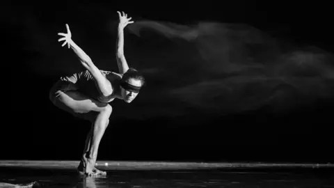 La bailarina y core&oacute;grafa rusa Olga Kosterina llega al ciclo 'Mujeres que cuentan' con 'Dilemma'