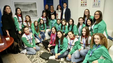 El director general de Deportes, Mario Iglesias, ha trasladado hoy la felicitaci&oacute;n y el reconocimiento del Gobierno de Cantabria a las medallistas en el Campeonato de Espa&ntilde;a de Gimnasia R&iacute;tmica