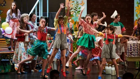 Escena de la coreograf&iacute;a de 'Brundib&aacute;r' de la Escuela de Artes Esc&eacute;nicas del Palacio