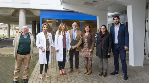 El consejero de Sanidad, Miguel Rodr&iacute;guez, presenta a M&oacute;nica Hern&aacute;ndez como nueva gerente del Hospital de Laredo
