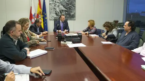 El consejero de Desarrollo Rural, Ganader&iacute;a, Pesca y Alimentaci&oacute;n, Guillermo Blanco, se re&uacute;ne con representantes del sindicato SIEP