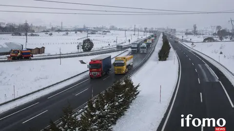 La nieve cubre las calles y carreteras de Reinosa IFOMO_00050