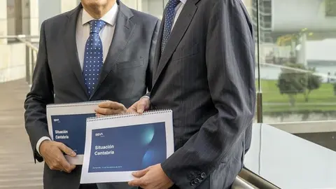 Carlos Gorr&iacute;a, director Territorial Norte de BBVA, y Miguel Cardoso, economista jefe para Espa&ntilde;a de BBVA Research