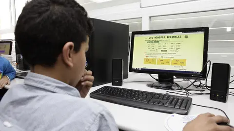 Estudiante en un aula inform&aacute;tica de un centro educativo de Arag&oacute;n.