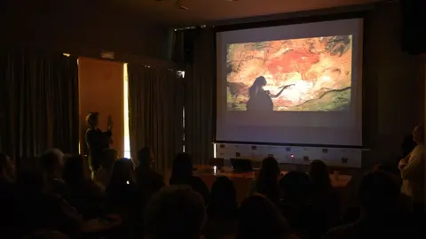 Proyecci&oacute;n del documental 'An&oacute;nimo' en Altamira durante el D&iacute;a Internacional del Patrimonio Mundial