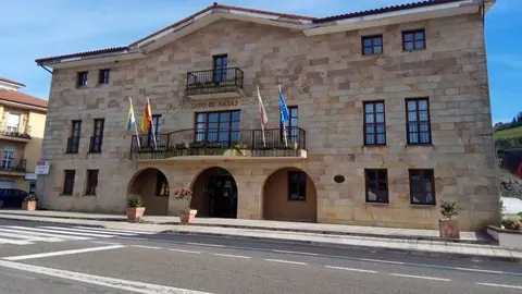Fachada del Ayuntamiento de Hazas de Cesto