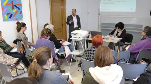 El concejal de Familia, Servicios Sociales e Igualdad, &Aacute;lvaro Lav&iacute;n, preside la reuni&oacute;n del Consejo de Igualdad