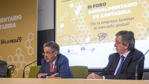 El presidente de Cantabria, Miguel &Aacute;ngel Revilla, en el Foro Agroalimentario