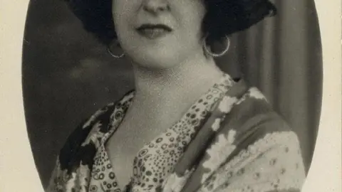 Fotograf&iacute;a de Concha Espina