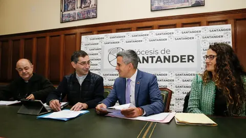 El vicepresidente y consejero de Universidades, Igualdad, Cultura y Deporte, Pablo Zuloaga, asiste a la reuni&oacute;n de la Comisi&oacute;n Mixta Obispado-Gobierno de Cantabria.
