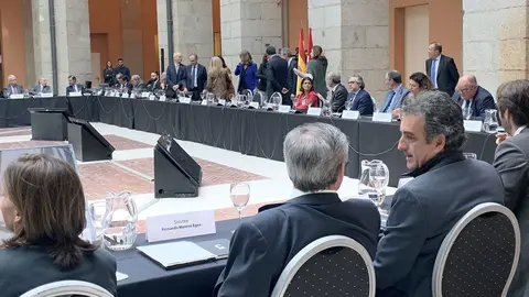 El consejero de Industria, Innovaci&oacute;n, Transporte y Comercio de Cantabria, Francisco Mart&iacute;n, en la reuni&oacute;n del Patronato de la Fundaci&oacute;n COTEC