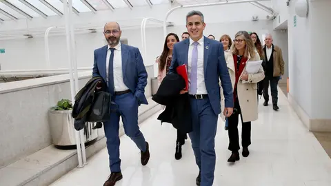 Pablo Zuloaga junto a los altos cargos de su Consejer&iacute;a en el Parlamento al comparecer para presentar sus presupuestos de 2020