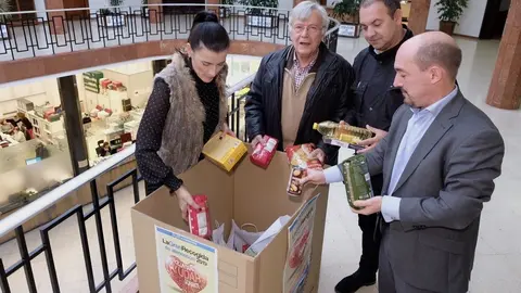 Nota De Prensa Y Foto Gran Recogida Banco De Alimentos En El Ayuntamiento De Santander