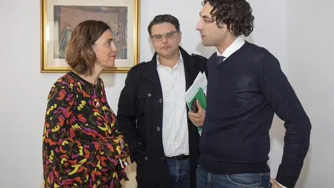 La consejera de Presidencia, Interior, Justicia y Acci&oacute;n Exterior, Paula Fern&aacute;ndez, recibe al alcalde de El Astillero, Javier Fern&aacute;ndez Sober&oacute;n