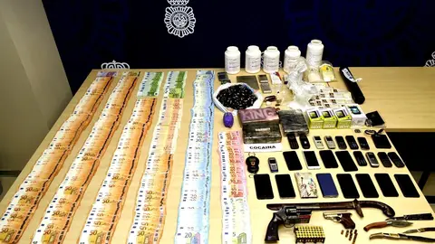 Efectos intervenidos en la operaci&oacute;n contra tr&aacute;fico de coca&iacute;na