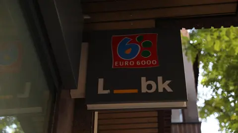 Oficina de Liberbank, que ha convocado a los sindicatos para negociar un nuevo Expediente de Regulaci&oacute;n de Empleo (ERE), en Madrid