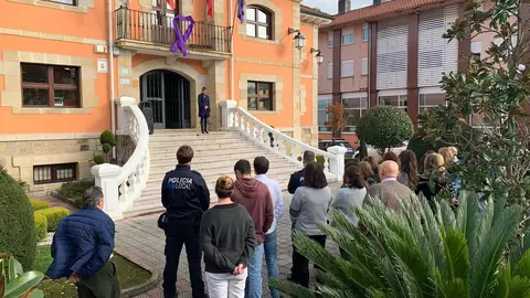 Pi&eacute;lagos recuerda a las v&iacute;ctimas de violencia de g&eacute;nero con un minuto de silencio