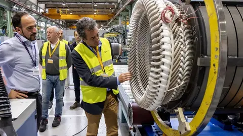 Visita del consejero de Industria, Francisco Mart&iacute;n, a Gamesa Electric