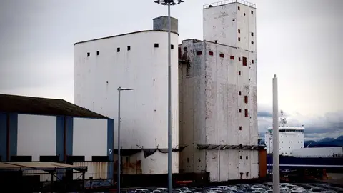 SILOS EN DESUSO DE CEMENTOS ALFA EN LA ZONA FRANCA DEL PUERTO DE SANTANDER
