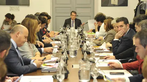 El presidente de la FEMP, Abel Caballero, preside la primera reuni&oacute;n de la Junta de Gobierno.