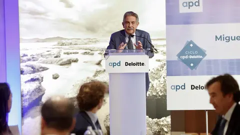 El presidente de Cantabria, Miguel &Aacute;ngel Revilla, interviene en la jornada organizada por APD y Deloitte