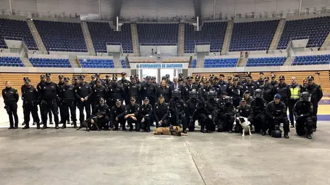 Exhibici&oacute;n de la Polic&iacute;a Nacional en el Palacio de Deportes ante cerca de 2.000 escolares de Santander y Torrelavega