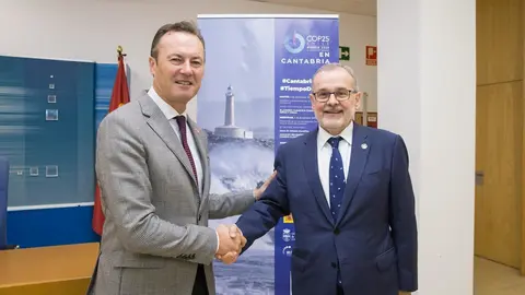 El consejero de Desarrollo Rural, Guillermo Blanco, y el rector de la UC, &Aacute;ngel Pazos