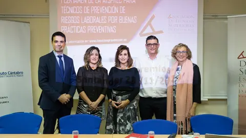 La consejera de Empleo y Pol&iacute;ticas Sociales, Ana Bel&eacute;n &Aacute;lvarez, en la entrega del premio del I Certamen para T&eacute;cnicos de Prevenci&oacute;n de Riesgos Laborales por buenas pr&aacute;cticas preventivas
