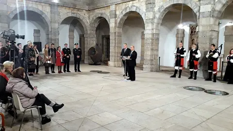 Acto de conmemoraci&oacute;n en el Parlamento de Cantabria de los 100 a&ntilde;os de la Casa de Galicia en la comunidad