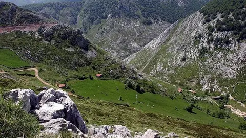 Paisaje de monta&ntilde;a de Cantabria