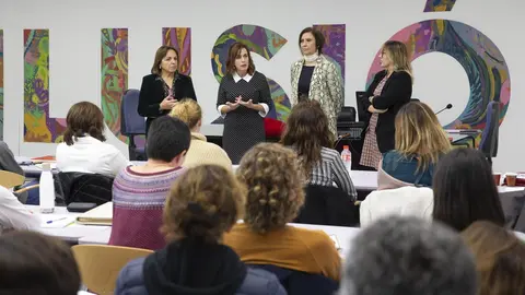 La consejera de Empleo y Pol&iacute;ticas Sociales, Ana Bel&eacute;n &Aacute;lvarez, preside la reuni&oacute;n entre la Oficina de Emergencia Habitacional y los Servicios de Atenci&oacute;n Primaria para reforzar la colaboraci&oacute;n interadministrativa ante lanzamientos