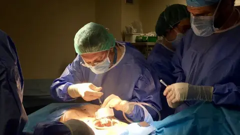 Imagen de una intervenci&oacute;n quir&uacute;rgica en Valdecilla (archivo)