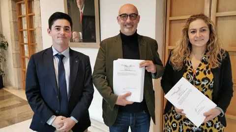 Los diputados de Cs -Diego Mara&ntilde;&oacute;n, F&eacute;lix &Aacute;lvarez y Marta Garc&iacute;a- presentan las enmiendas al presupuesto de 2020 y la ley de acompa&ntilde;amiento en el Registro del Parlamento