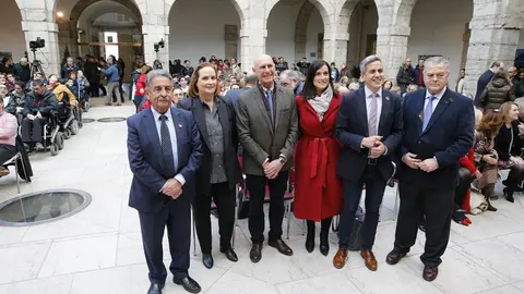 Presidente de Cantabria, Miguel &Aacute;ngel Revilla; presidenta de CERMI, Mar Arruti; delegado del Gobierno, Eduardo Echevarr&iacute;a; alcaldesa de Santander, Gema Igual; vicepresidente regional, Pablo Zuloaga, y presidente del Parlamento, Joaqu&iacute;n G&oacute;mez