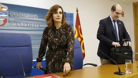 La consejera de Empleo y Pol&iacute;ticas Sociales, Ana Bel&eacute;n &Aacute;lvarez, y el director del Servicio C&aacute;ntabro de Empleo, Jos&eacute; Manuel Callejo