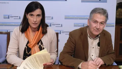 La alcaldesa, Gema Igual, y el director de la Fundaci&oacute;n Naturaleza y Hombre, Carlos S&aacute;nchez, han firmado hoy un convenio de colaboraci&oacute;n para la limpieza y acondicionamiento de la r&iacute;a de Raos