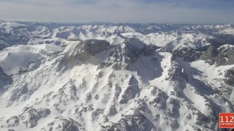 Vista de Picos de Europa desde el helic&oacute;ptero del 112