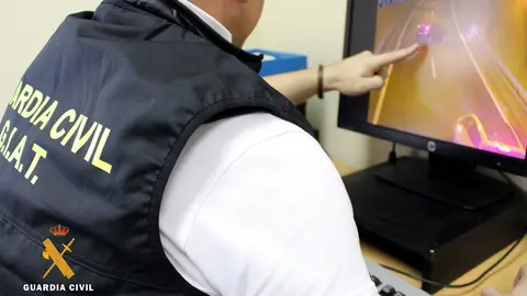 Rdo. Nota De Prensa (Guardia Civil Investiga A Un Hombre Por Conducir En Sentido Contrario Tras Darse La Vuelta En El Interior De Un Tunel)