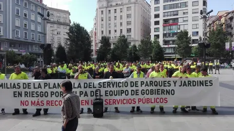 Manifestaci&oacute;n y concentraci&oacute;n de los trabajadores de Parques y Jardines de Santander (archivo)