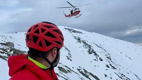 EuropaPress_2534216_Rescate_de_esquiadora_accidentada_en_Bra&ntilde;avieja