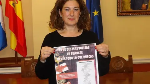 La concejal de Comercio de Suances, Ana Santiago, presenta la campa&ntilde;a de Navidad en el comercio local