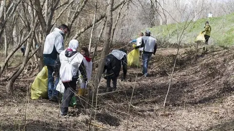 Colectivos de CyL se movilizan con el Proyecto Libera para acabar con la basuraleza de los entornos terrestres