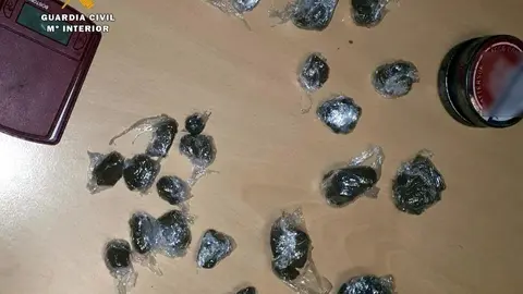 Rdo. Nota De Prensa Guardia Civil (Detenido En Gorzano Con M&aacute;s De Una Veintena De Trozos De Hachis)